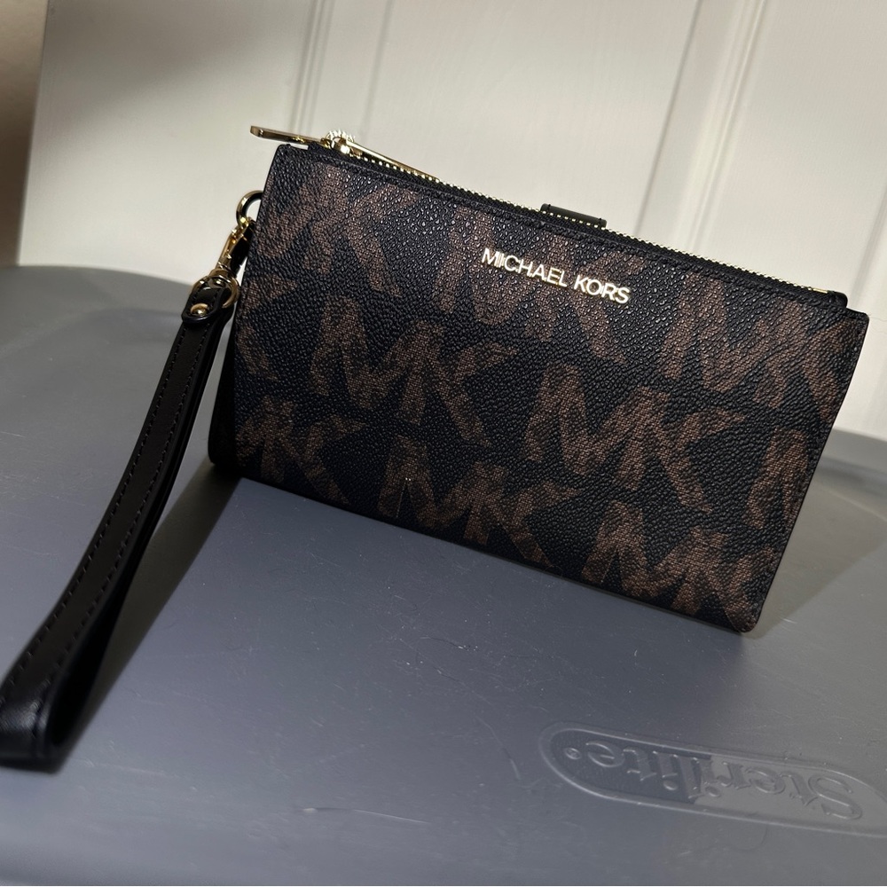 MK jetset wallet